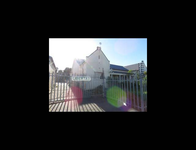 1 BEDROOM APARTMENT RENTED IN SOMERSET WEST CENTRAL
